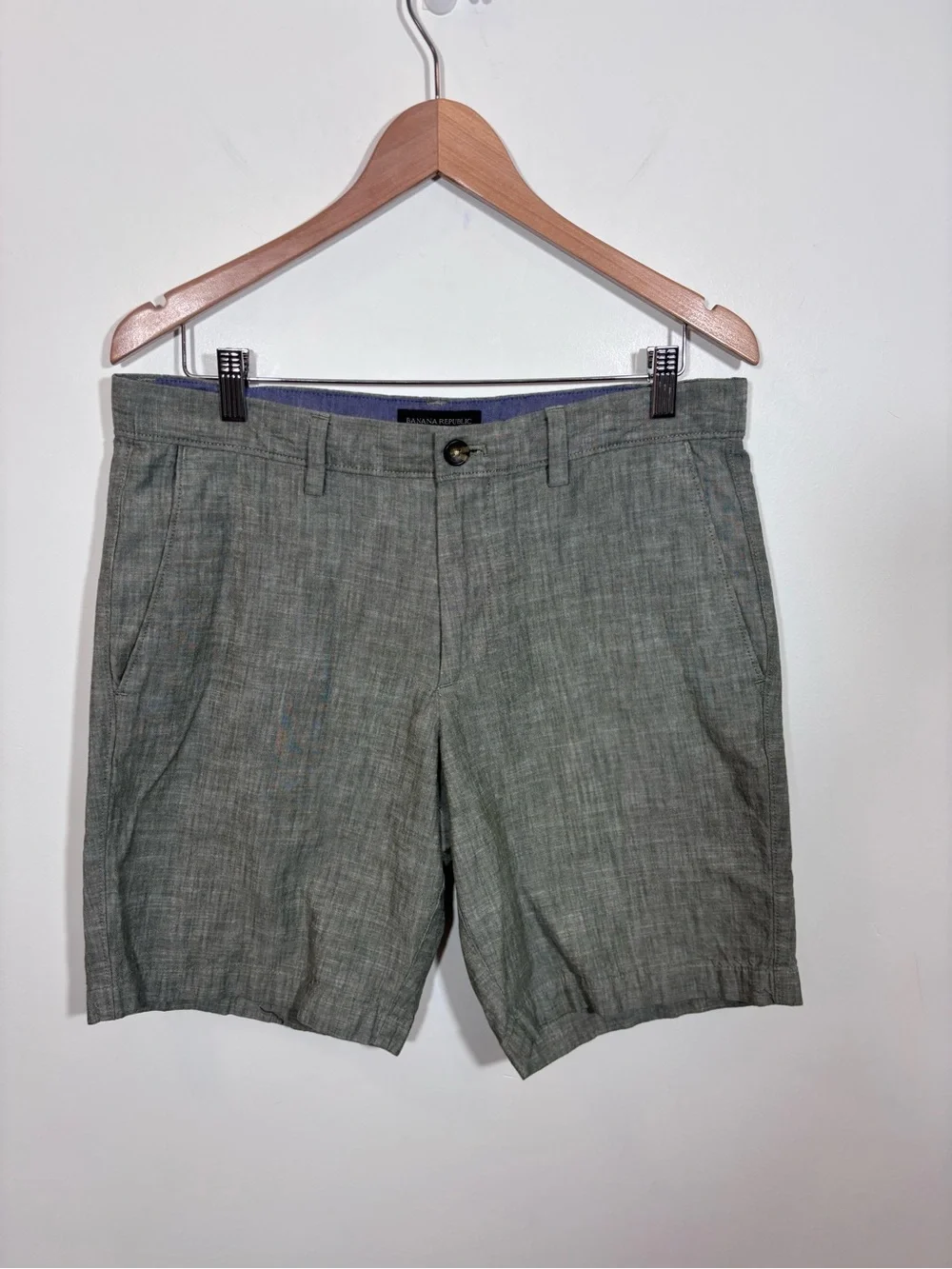 Banana Republic 9” Cotton Chambray Shorts Size 32 Bright Moss